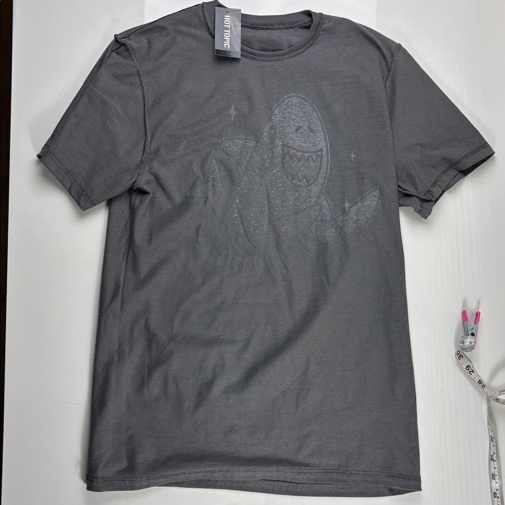 Shark 🦈 Shanks Knife T-shirt - Picture 5 of 7
